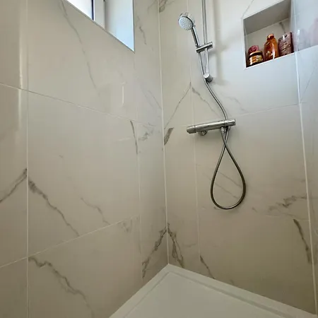 Appartamento Joli Dans Maison Remise à Neuf *