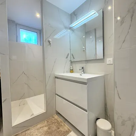 Joli Dans Maison Remise à Neuf *